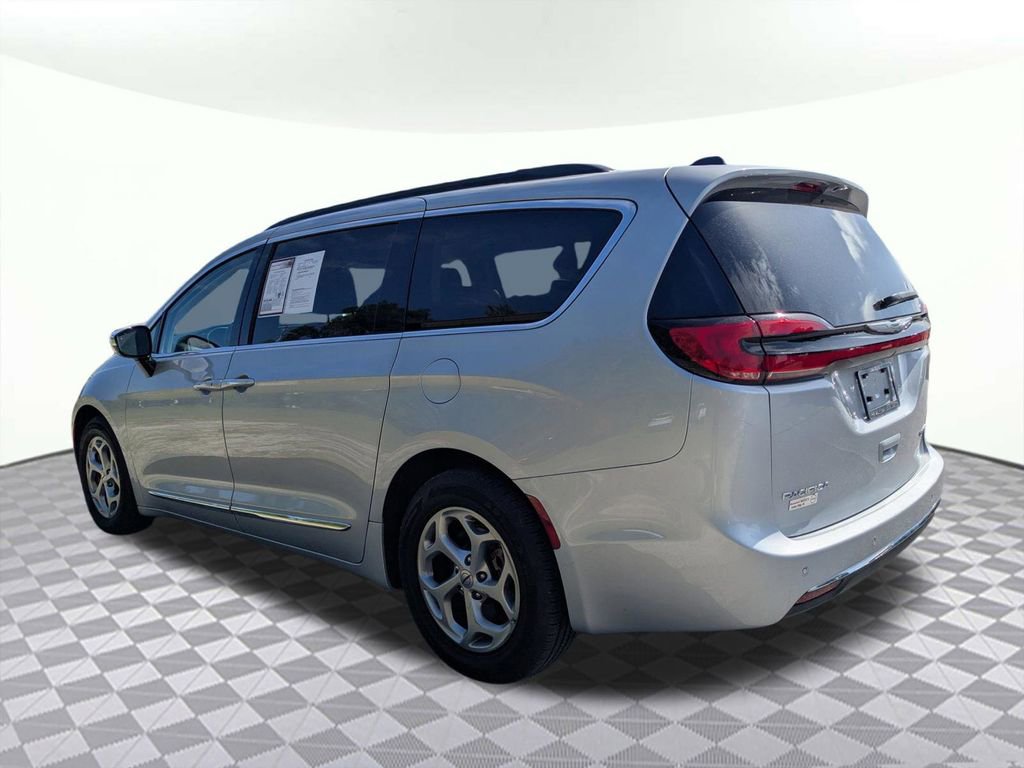 Used 2023 Chrysler Pacifica Limited FWD image 5