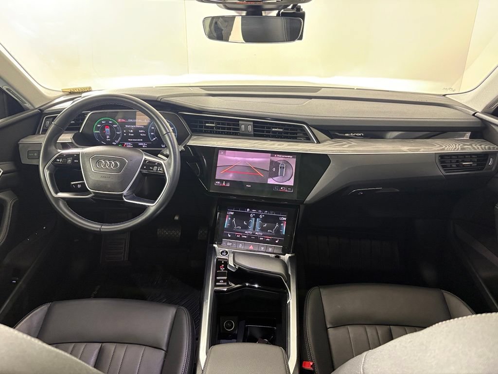 Used 2022 Audi e-tron Premium AWD/4WD image 38