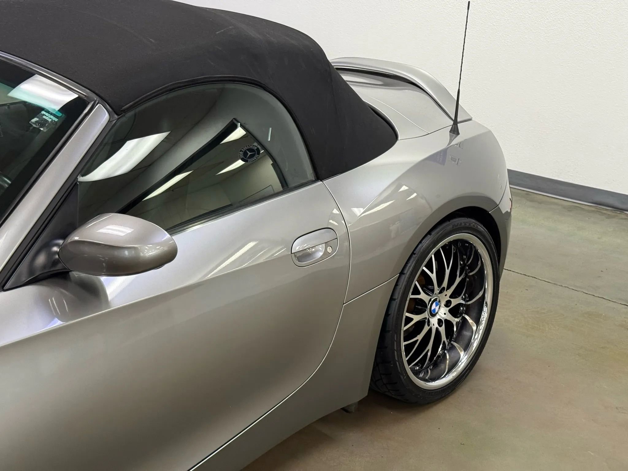 Used 2005 BMW Z4 2.5i image 5