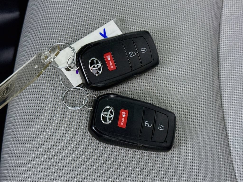 Certified 2022 Toyota Corolla Cross LE w/ Moonroof Package AWD/4WD image 33