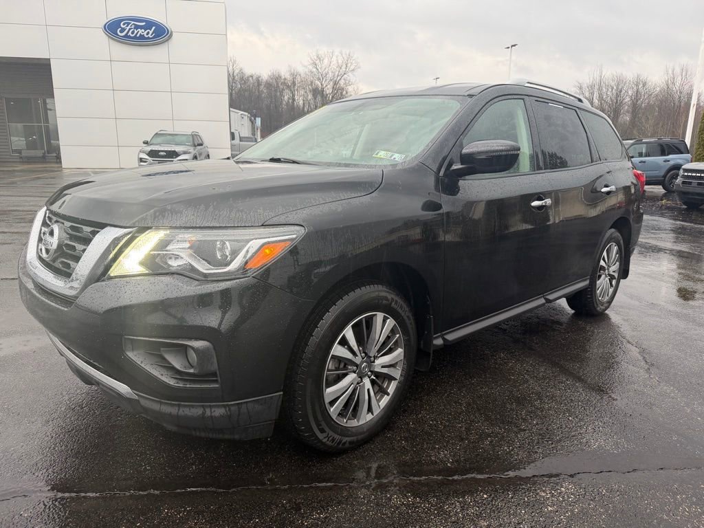 Used 2019 Nissan Pathfinder SV image 1