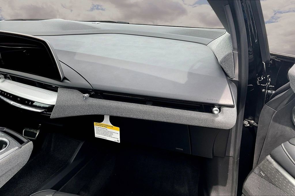 Certified 2025 Cadillac Optiq Luxury 2 w/ LPO, Floor Liner Package AWD/4WD image 26