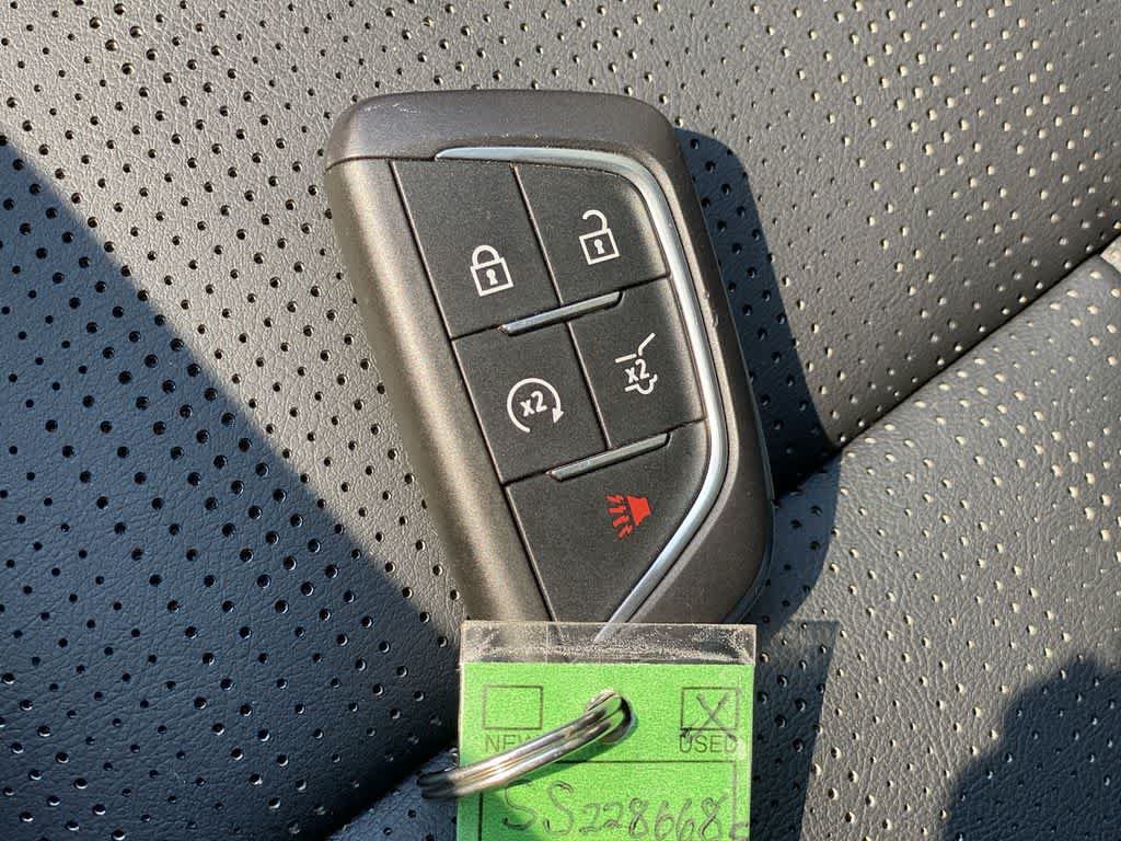 Certified 2025 Cadillac Optiq Sport 2 AWD/4WD image 28