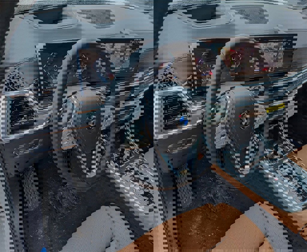 New 2025 BMW X7 xDrive40i w/ Premium Package image 9