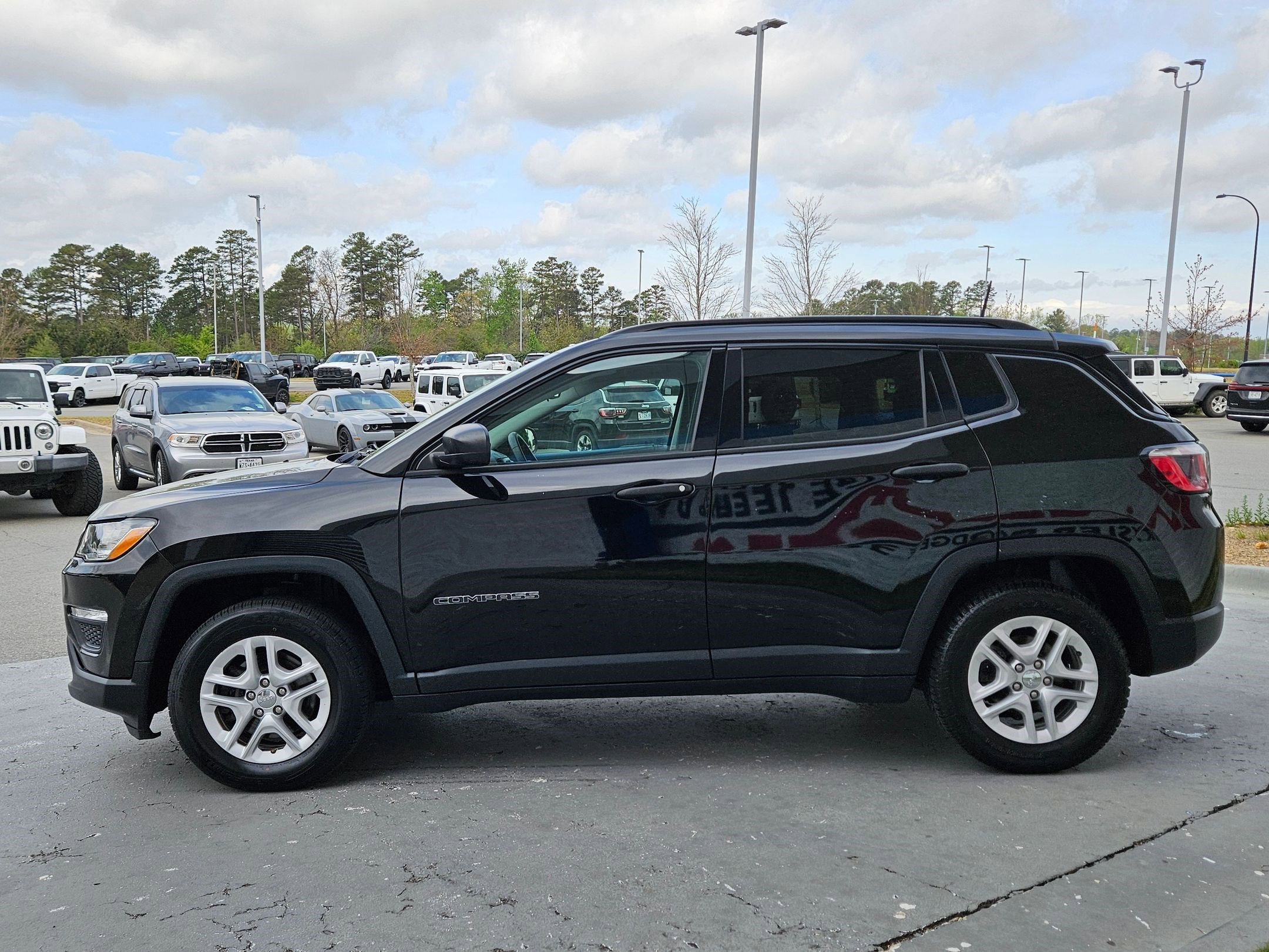 Used 2018 Jeep Compass Sport image 4
