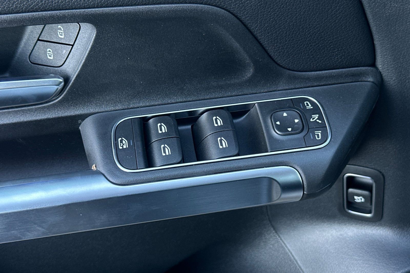 New 2026 Mercedes-Benz GLB 250 image 22