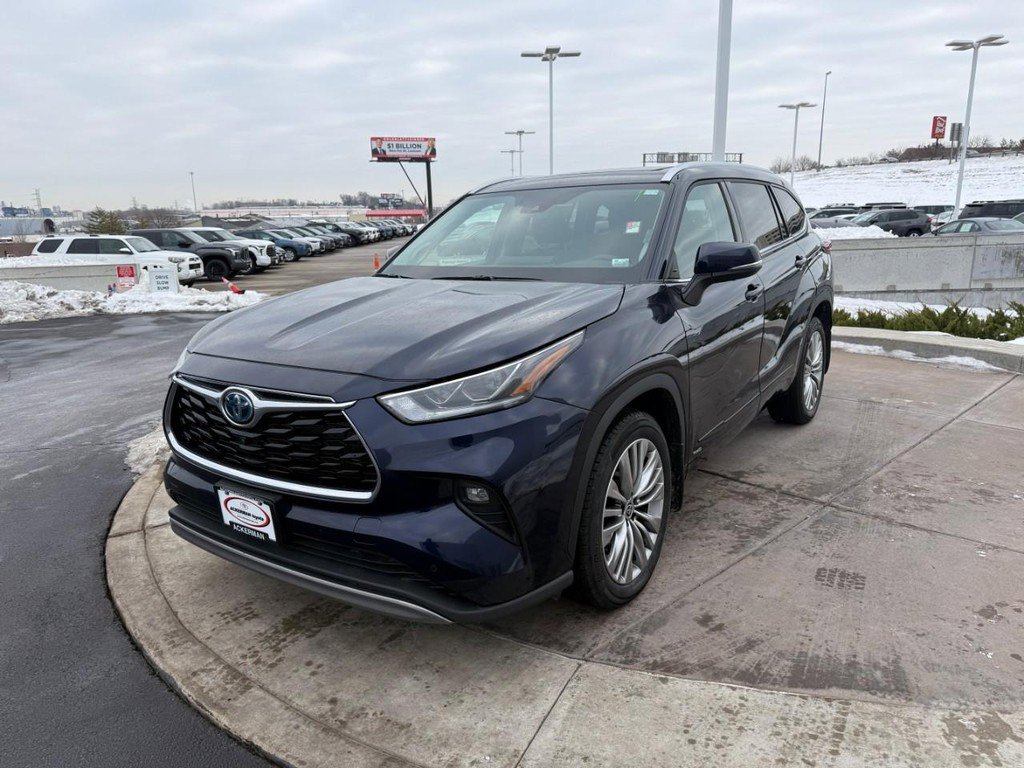 Certified 2022 Toyota Highlander Platinum image 11