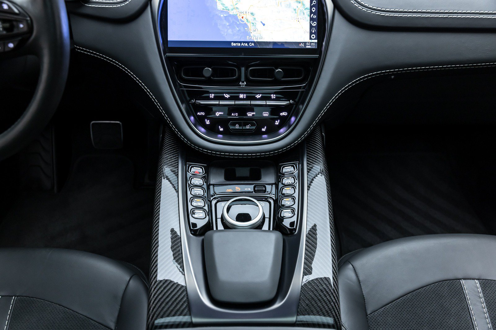 Used 2022 Aston Martin DBX AWD/4WD image 32