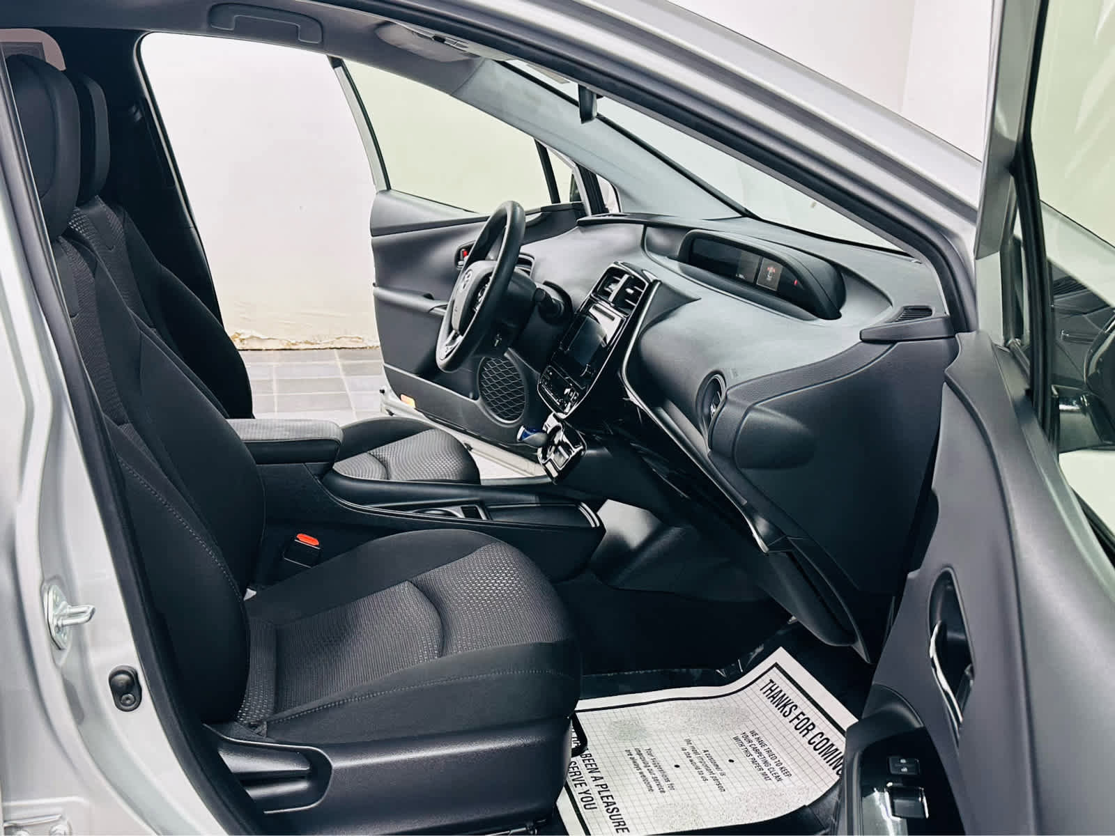 Used 2019 Toyota Prius LE image 7