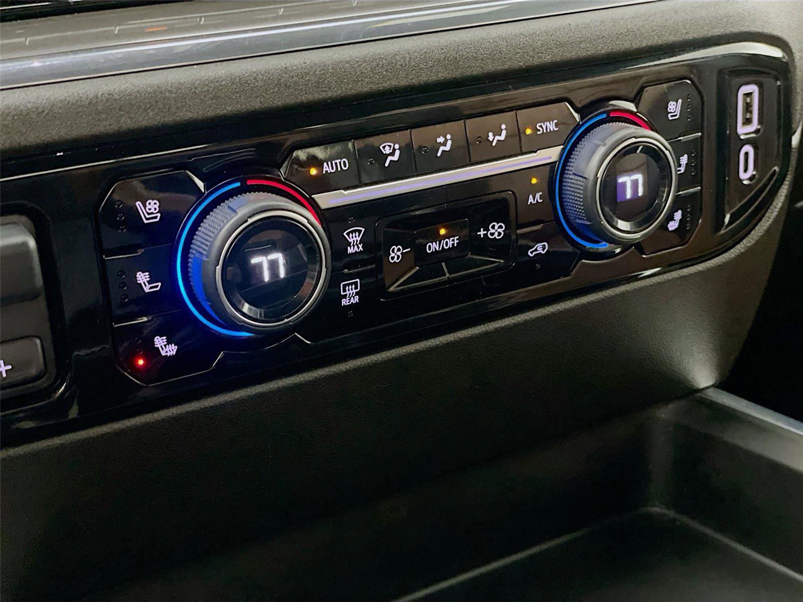 Certified 2024 Chevrolet Silverado 3500 High Country w/ Technology Package image 18