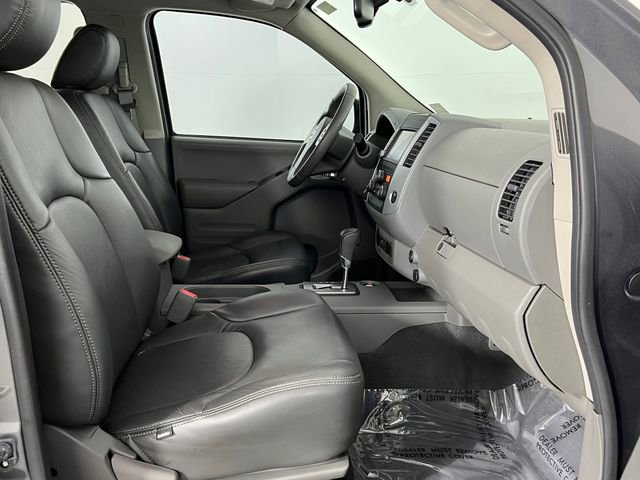 Used 2020 Nissan Frontier SV image 11
