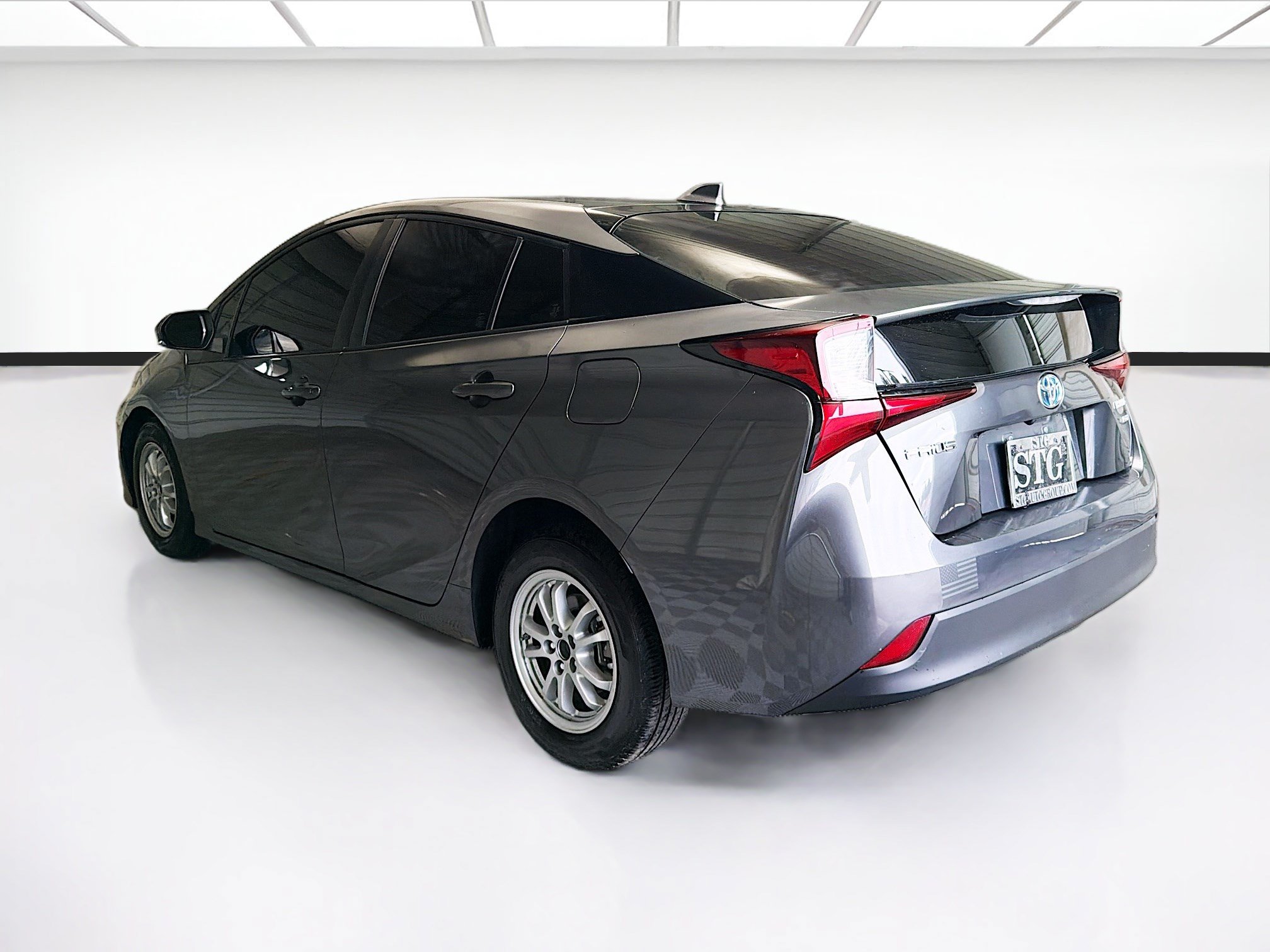Used 2021 Toyota Prius L Eco FWD image 6