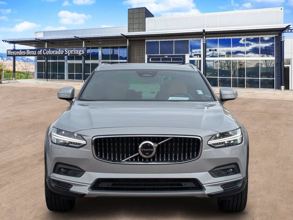 Used 2023 Volvo V90 B6 Cross Country Ultimate AWD/4WD image 2