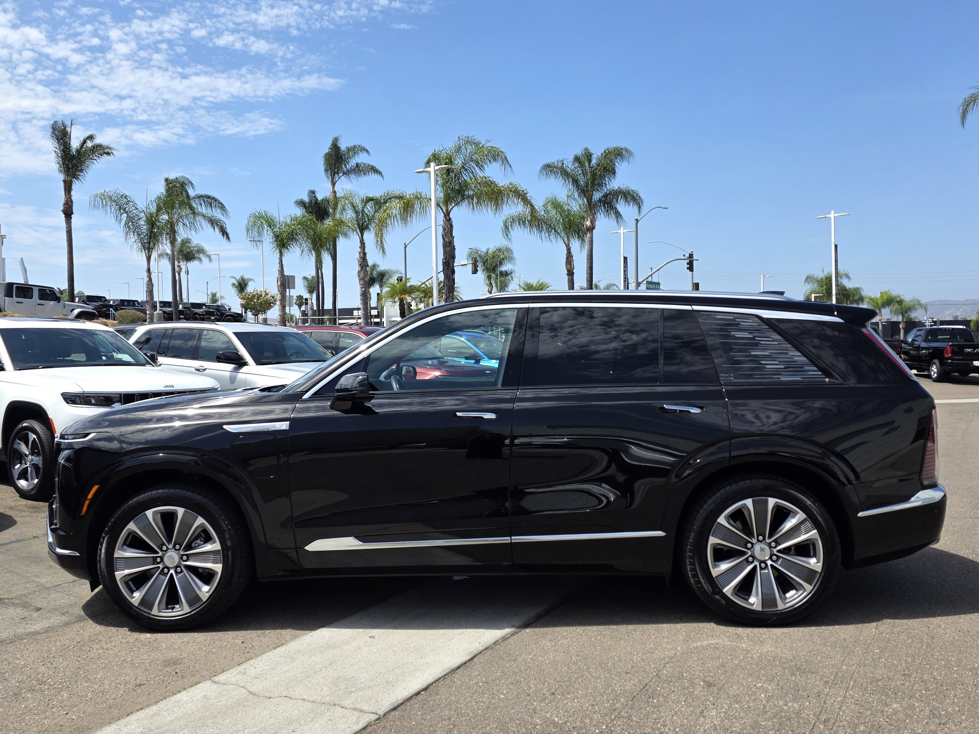 Used 2026 Cadillac Vistiq Luxury w/ LPO, Premium Carpet Package AWD/4WD image 2
