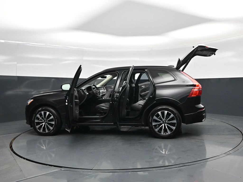 Used 2025 Volvo XC60 B5 Plus AWD/4WD image 35
