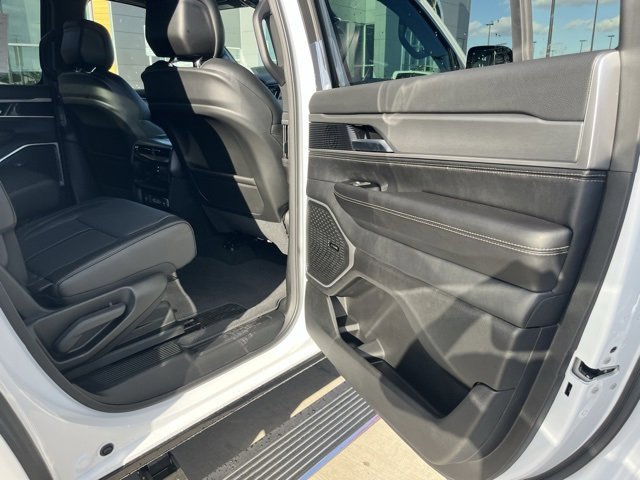 New 2025 Jeep Wagoneer L Series II image 19