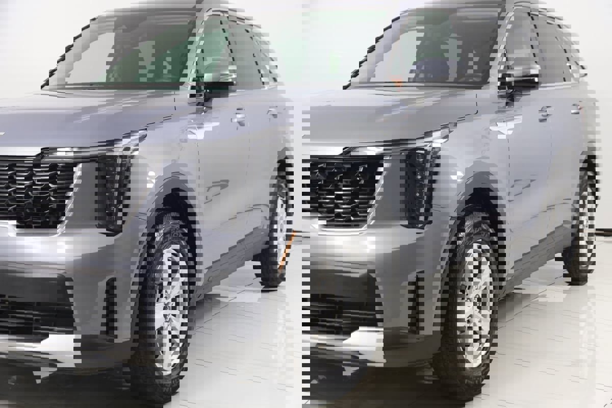 Used 2025 Kia Sorento LX image 51