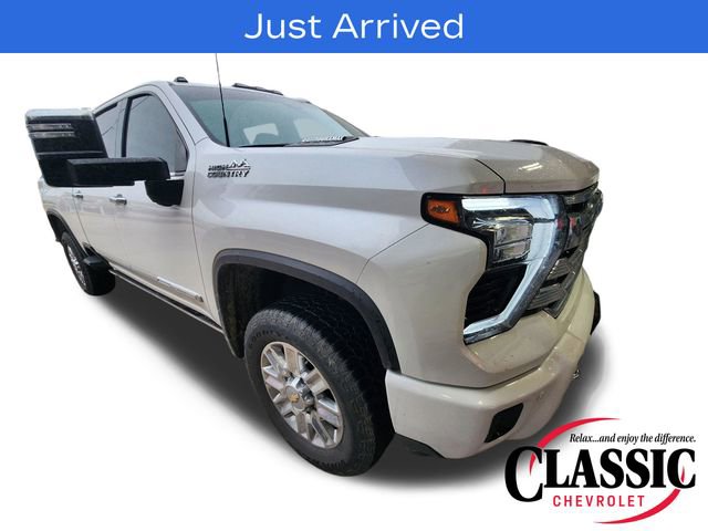 Used 2024 Chevrolet Silverado 2500 High Country w/ Technology Package AWD/4WD image 1
