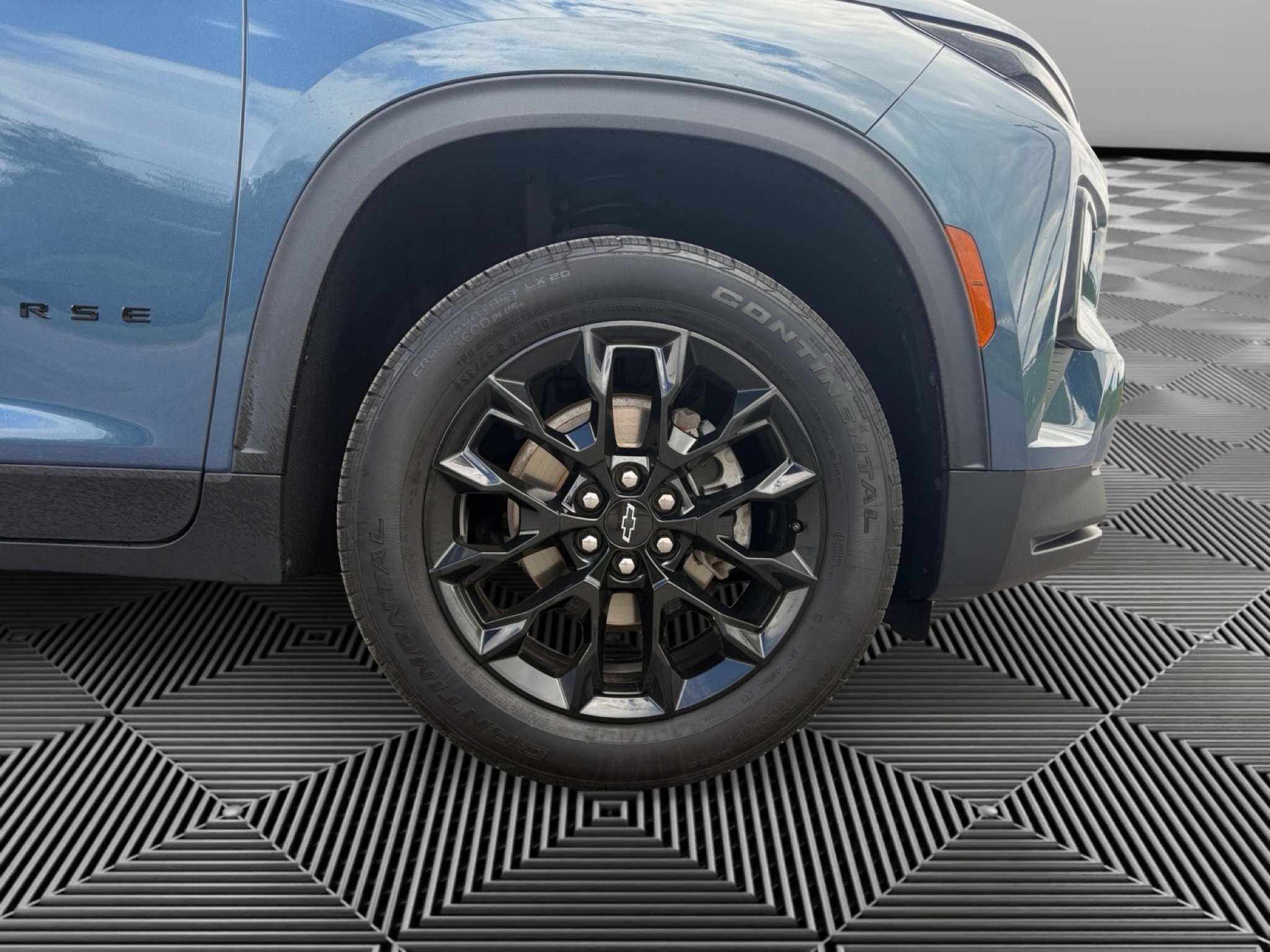 Used 2024 Chevrolet Traverse LS w/ Midnight/Sport Edition AWD/4WD image 10