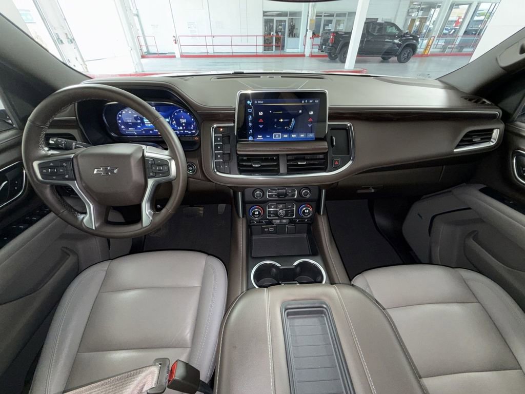 Used 2024 Chevrolet Suburban Z71 w/ Luxury Package AWD/4WD image 16