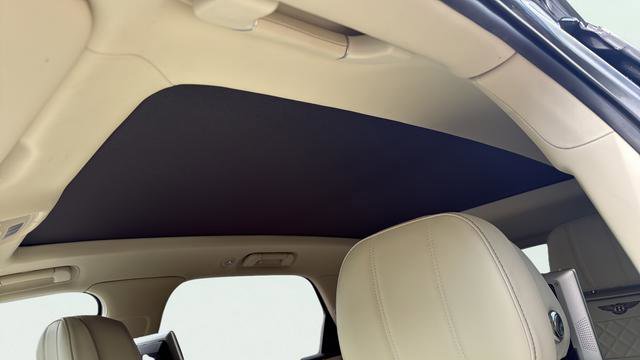 Used 2017 Bentley Bentayga image 15