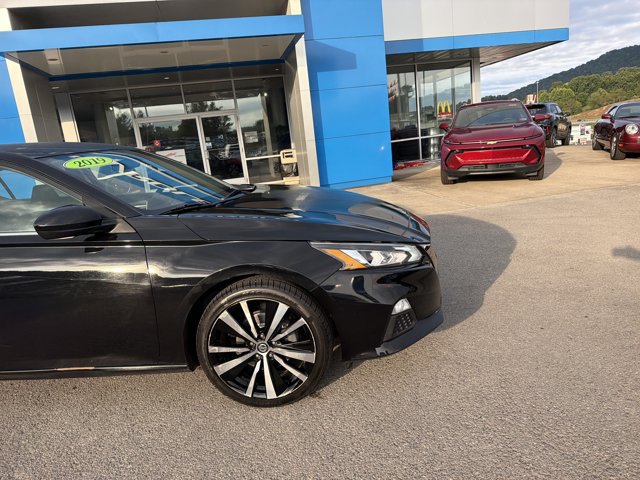 Used 2019 Nissan Altima 2.5 SR FWD image 2