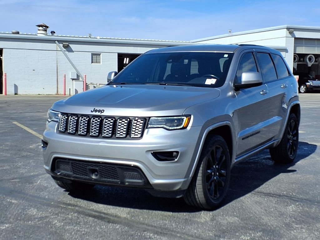 Used 2021 Jeep Grand Cherokee Laredo X image 2
