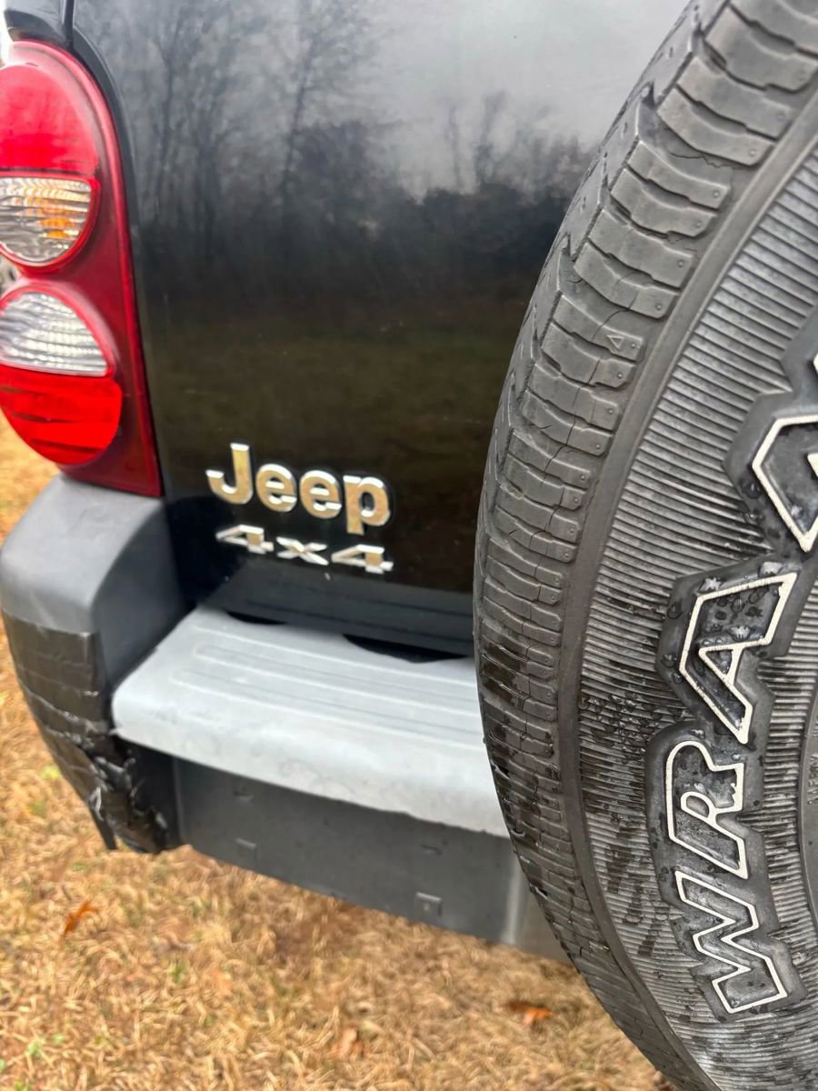 Used 2005 Jeep Liberty Renegade image 13