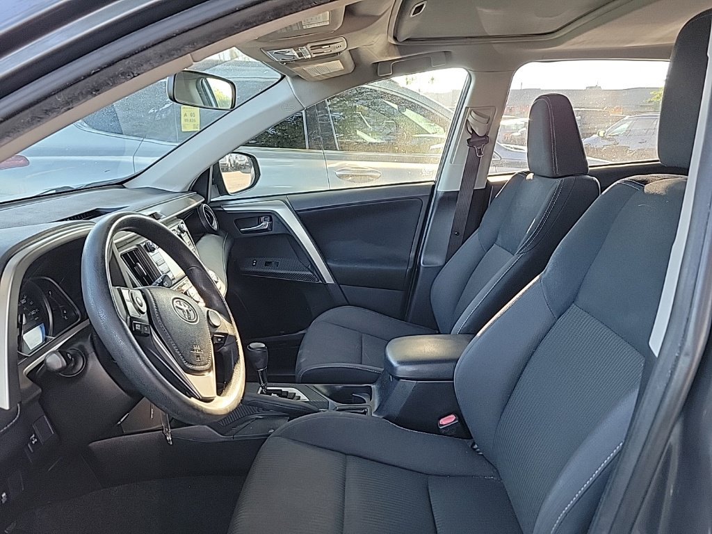 Used 2014 Toyota RAV4 XLE AWD/4WD image 6