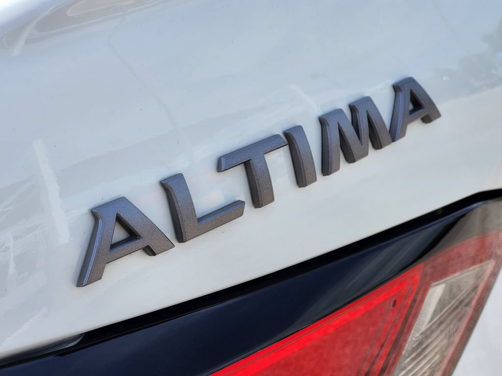 Used 2025 Nissan Altima 2.5 SV FWD image 12
