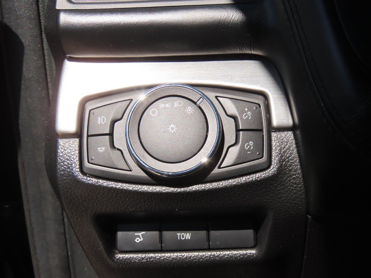 Used 2018 Ford Explorer Platinum AWD/4WD image 28