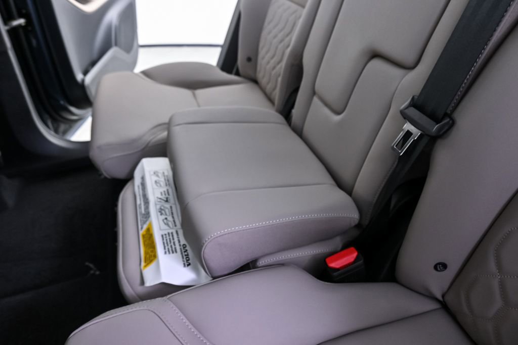Certified 2026 Volvo XC90 B6 Plus w/ Protection Package Premier image 21