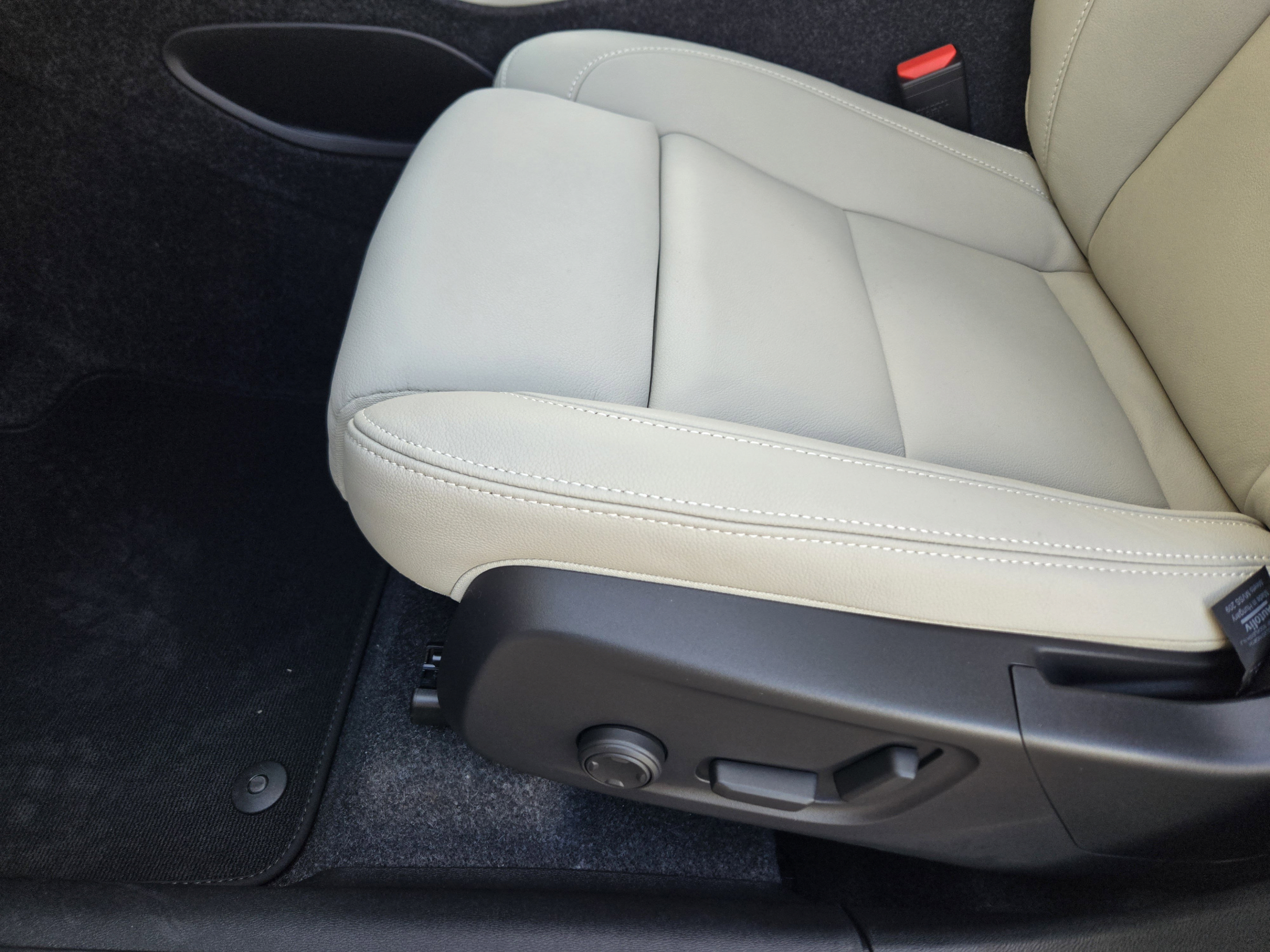 Used 2026 Volvo XC40 B5 Plus w/ Protection Package Premier AWD/4WD image 21