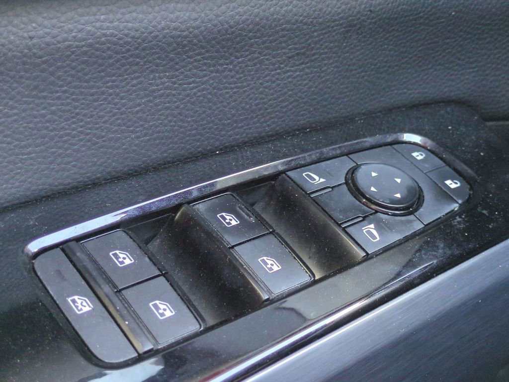 Used 2022 Nissan Pathfinder SL w/ Cargo Package image 23