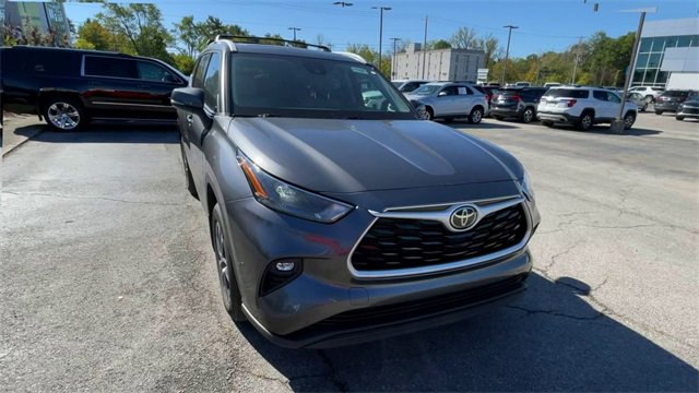 Used 2022 Toyota Highlander XLE image 4