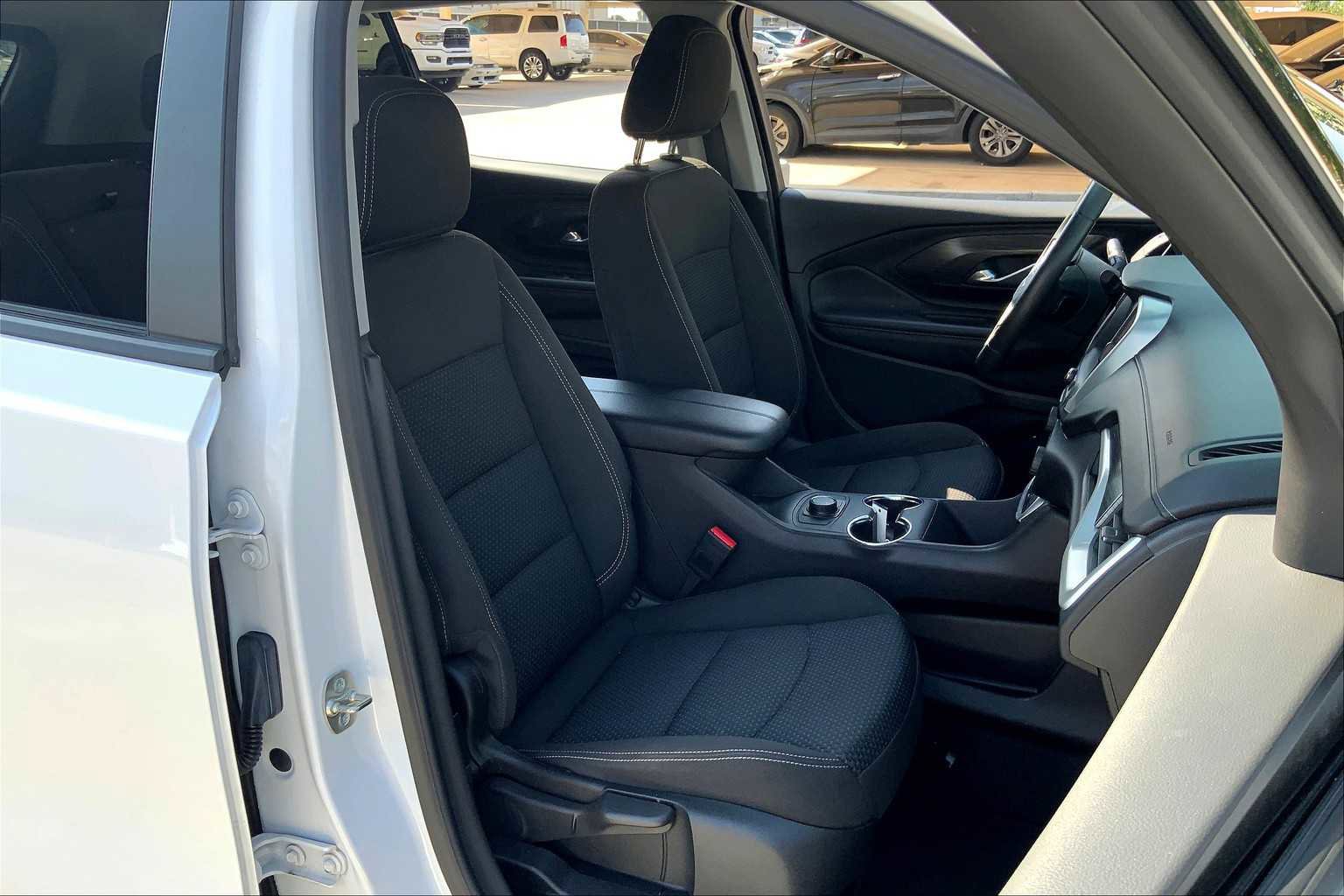 Used 2024 GMC Terrain SLE image 8