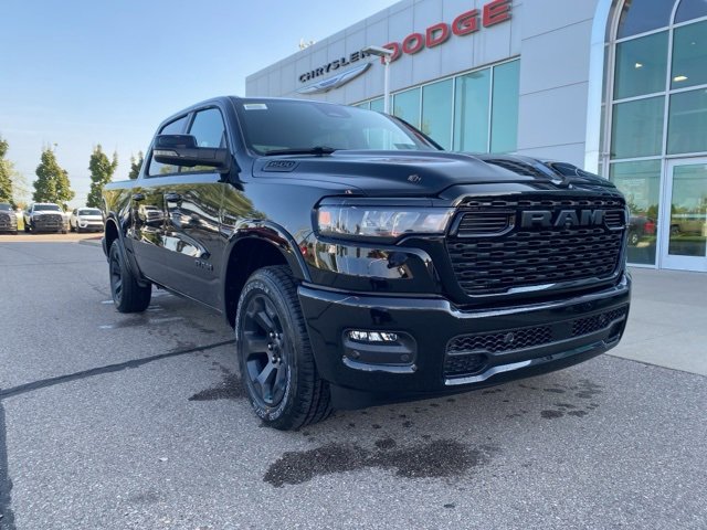 New 2026 RAM 1500 4x4 Crew Cab image 3
