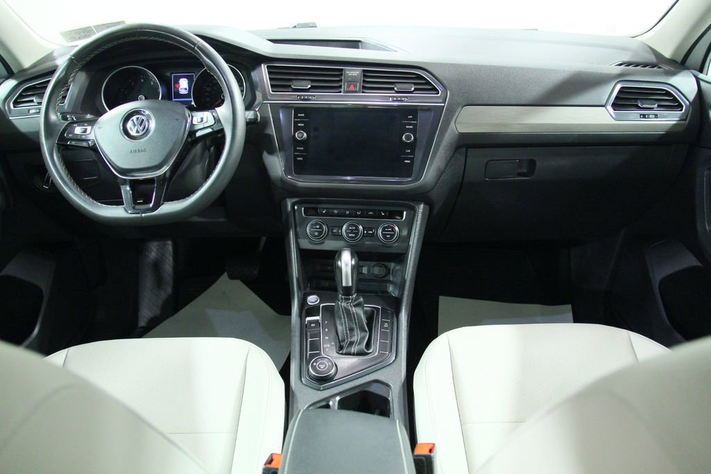 Used 2021 Volkswagen Tiguan SE w/ Panoramic Sunroof Package AWD/4WD image 17