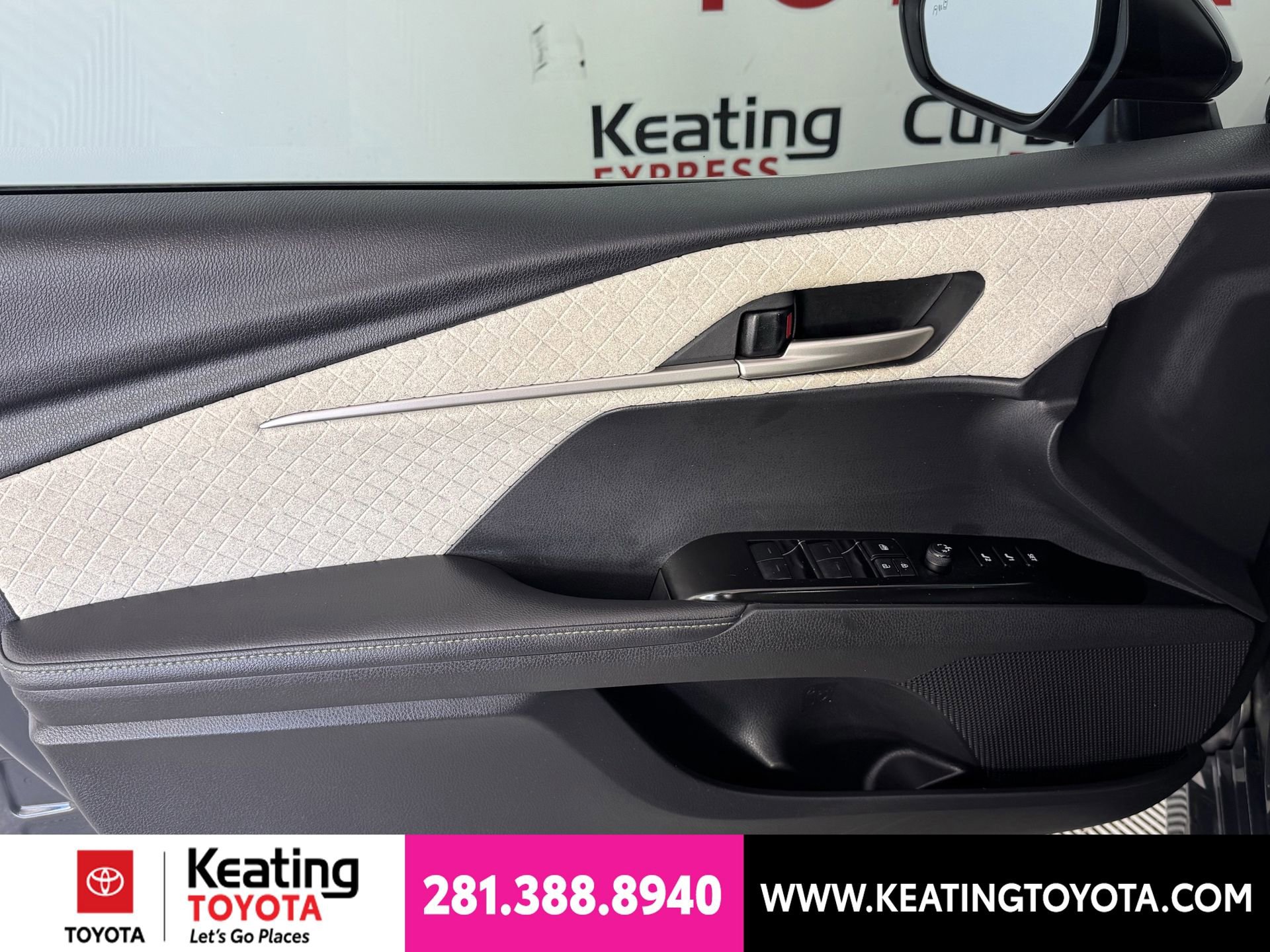 Used 2025 Toyota Camry XLE FWD image 13