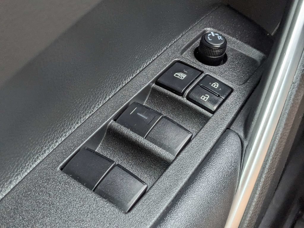 Certified 2022 Toyota Corolla Cross LE FWD image 22
