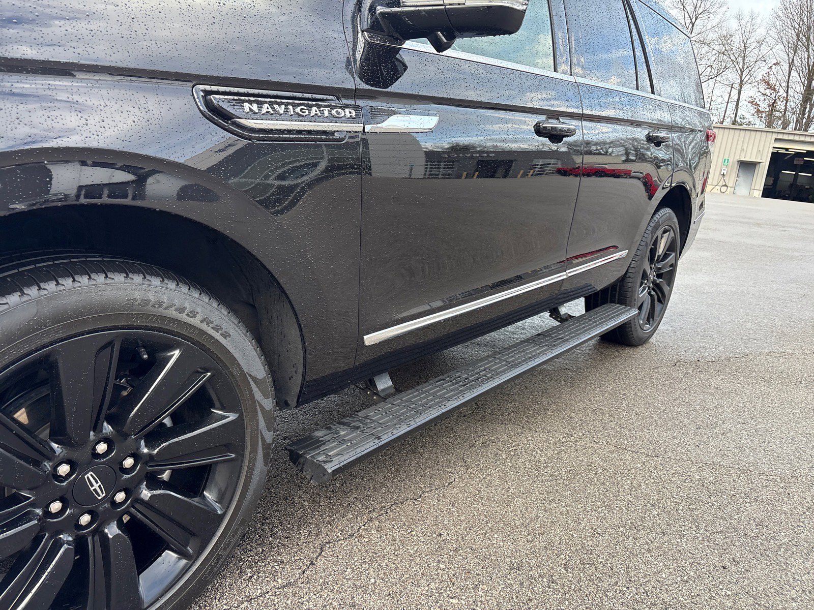 Used 2024 Lincoln Navigator Reserve image 2