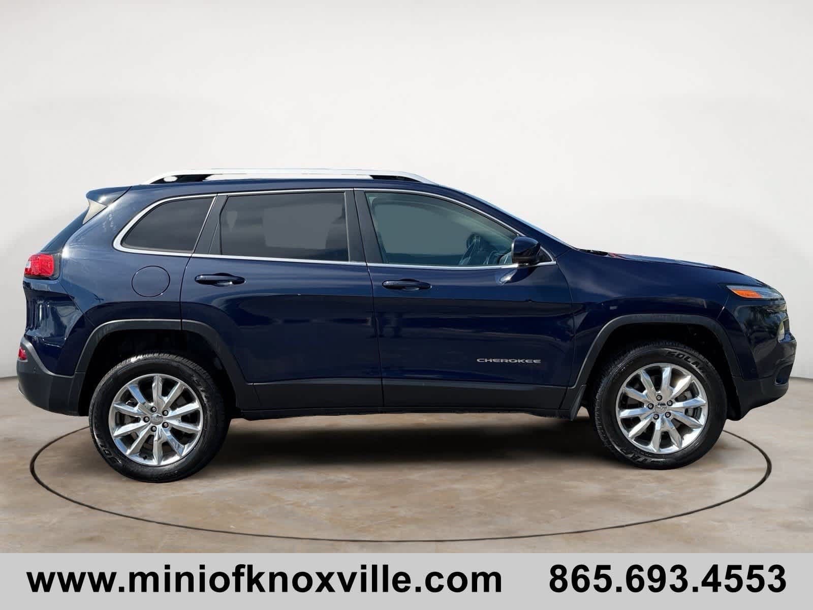 Used 2015 Jeep Cherokee Limited w/ Luxury Group AWD/4WD image 2
