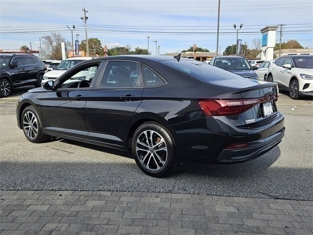 Used 2025 Volkswagen Jetta Sport image 9