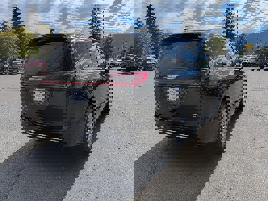 New 2026 Chrysler Pacifica Select image 30