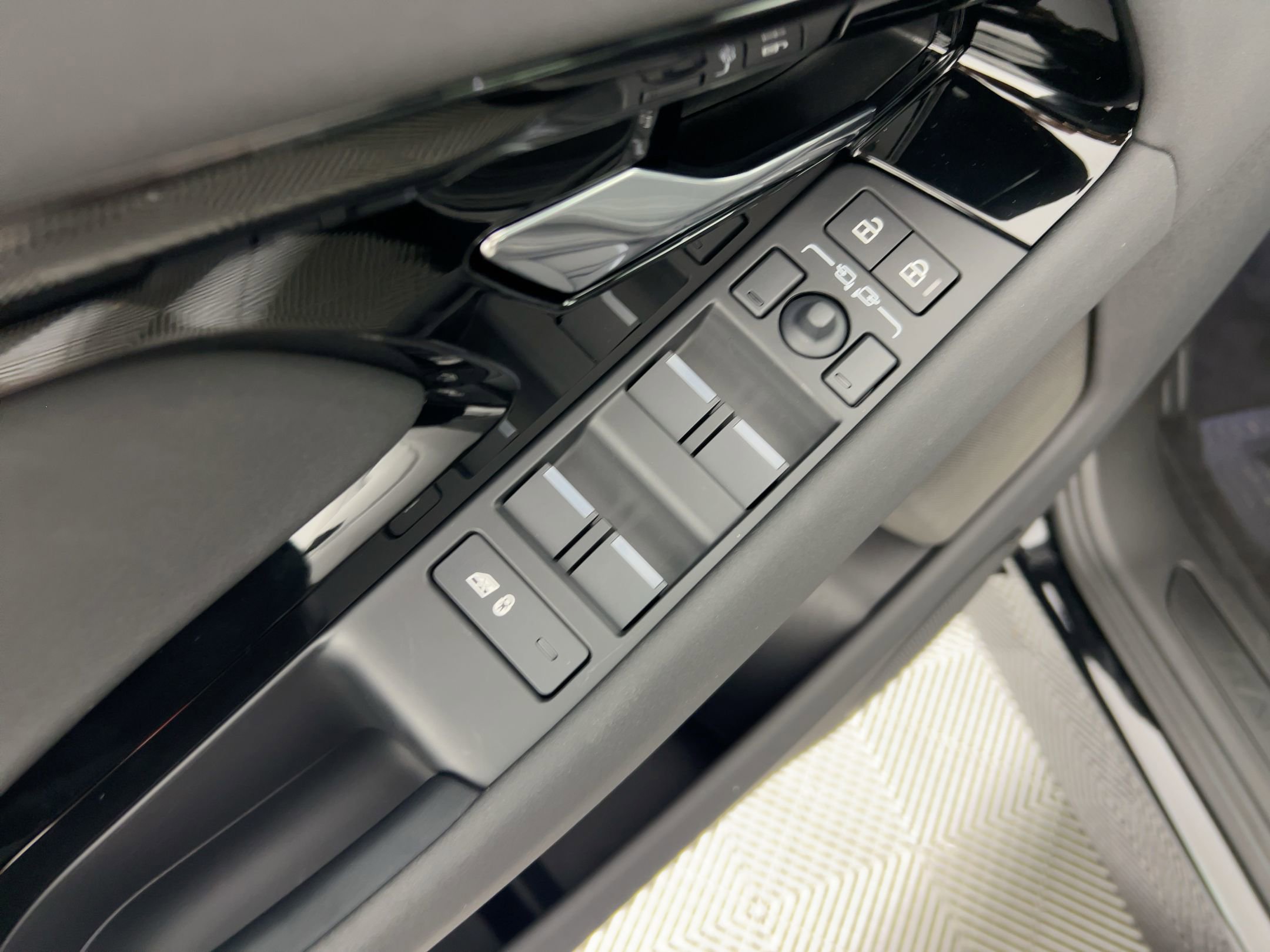 New 2026 Land Rover Range Rover Evoque S image 10