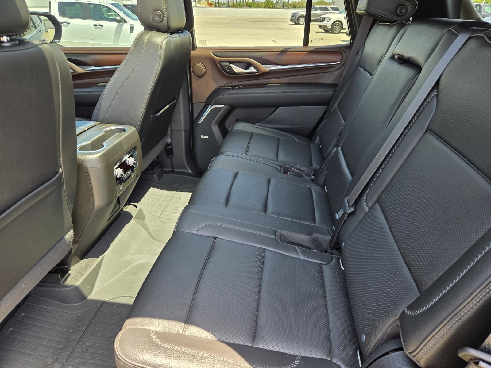Used 2022 GMC Yukon Denali w/ Denali Premium Package AWD/4WD image 26