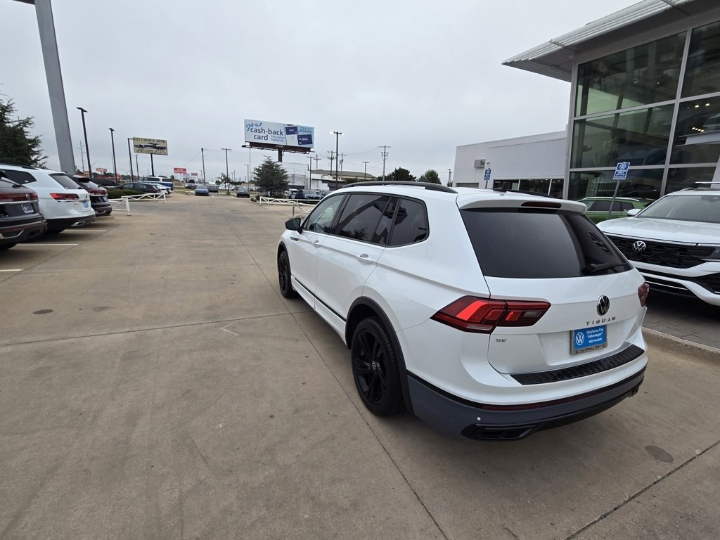 Used 2023 Volkswagen Tiguan SE R-Line image 9
