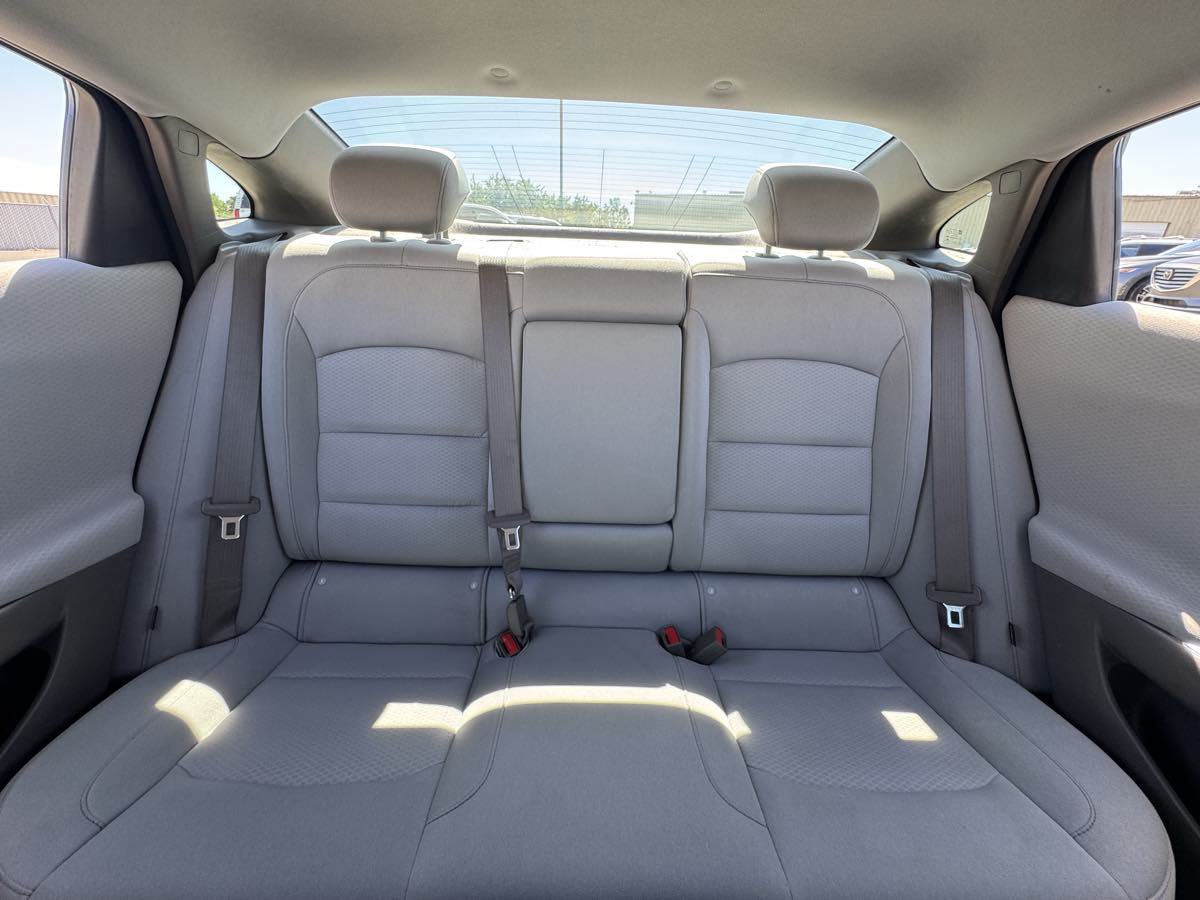 Used 2021 Chevrolet Malibu LT FWD image 34