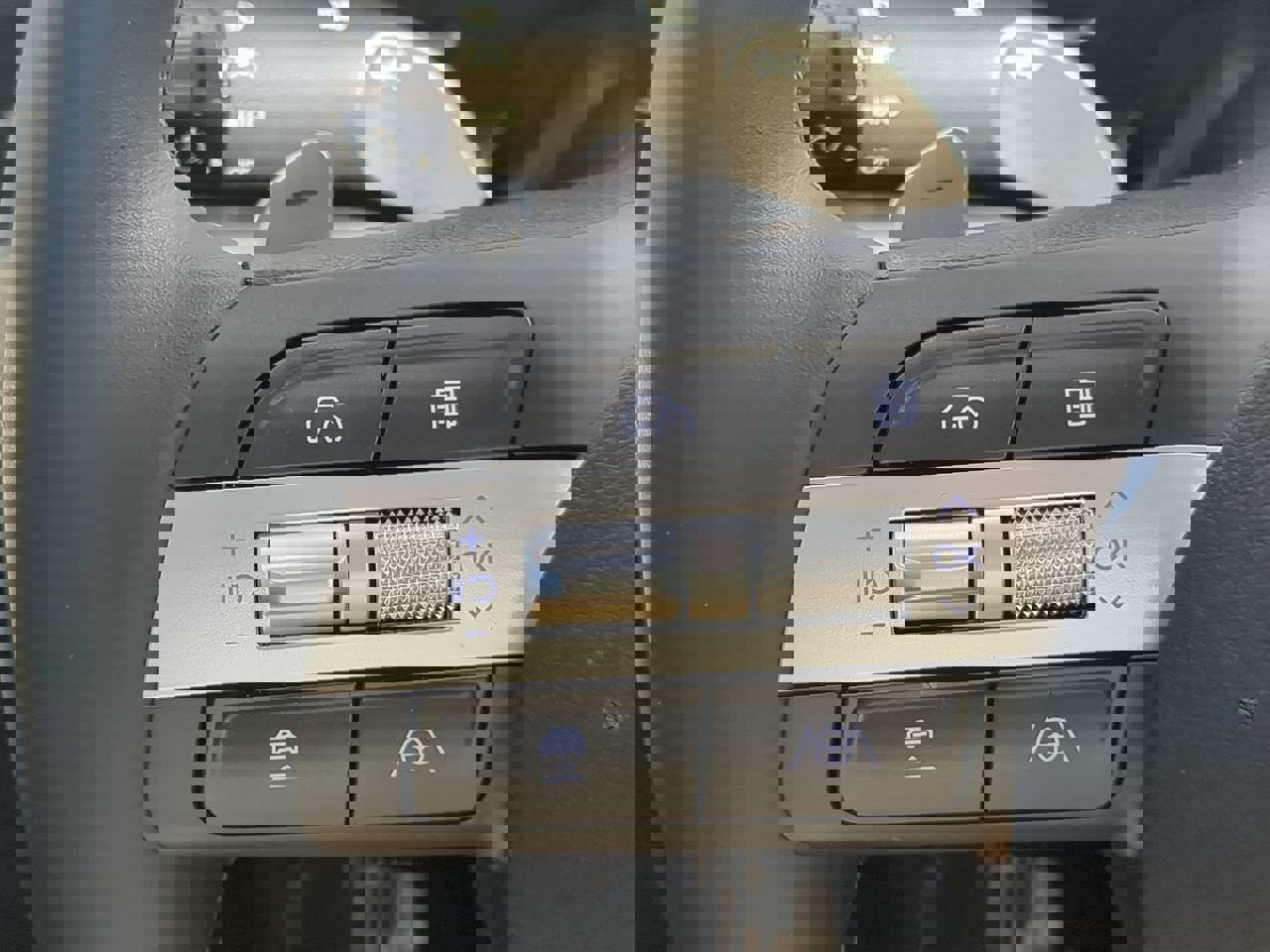 Used 2024 Hyundai Kona Limited image 25