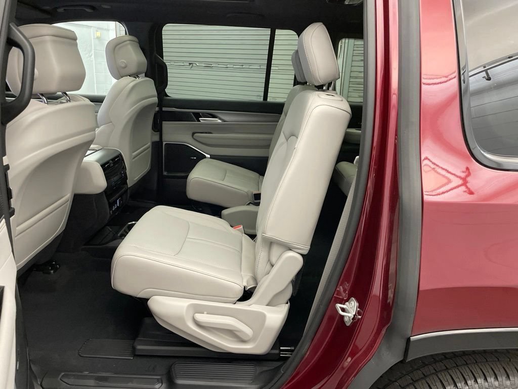 New 2026 Jeep Grand Wagoneer 2WD w/ Premium Group I image 19
